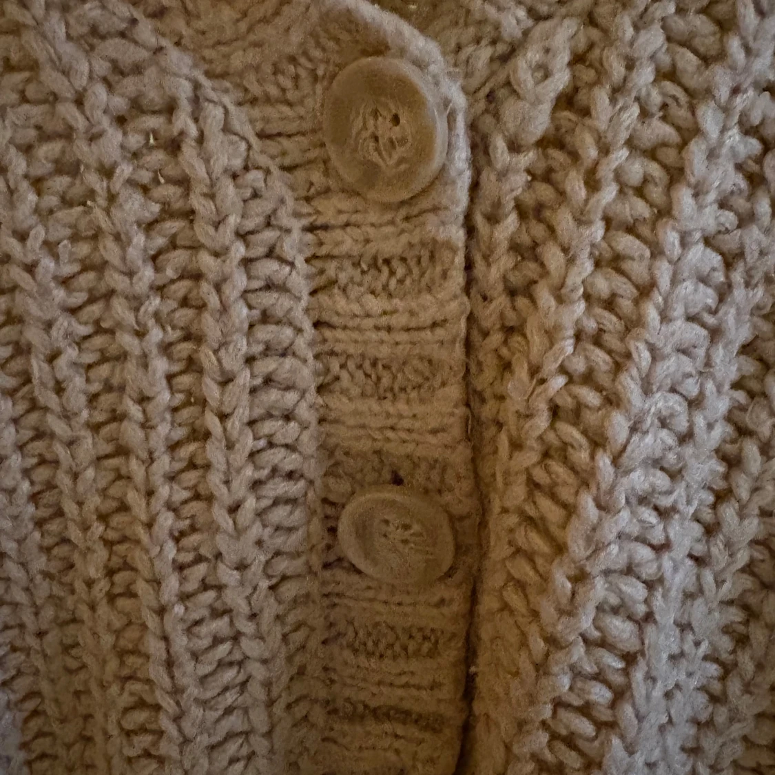 Beige stickad kofta från NA-KD - 1