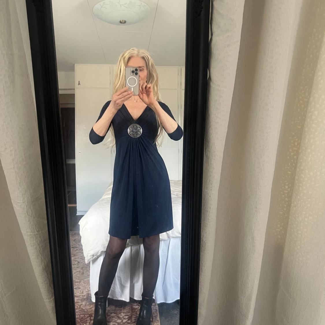 Mörkblå klänning från Your Sixth Sense
