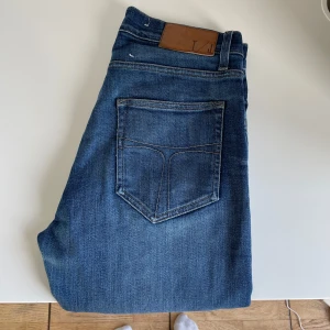 Tiger pistolero - Tjena, säljer mina Tiger Jeans i den trendiga modellen Pistolero. Jeansen är knappt använda, cond 9/10. Sitter slim fit. Nypris: 1899kr, hör av er vid minsta intresse//Anton