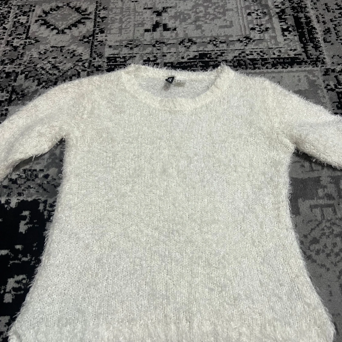 Vit fluffig tröja från H&M Divided - 1