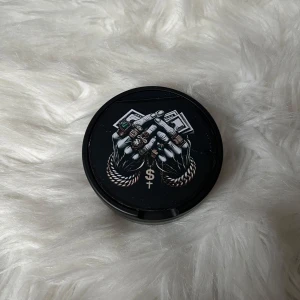 Svart förvaringsdosa med valfri design  - Pengar - dosan ✨Perfekt för förvaring av småsaker eller som en dekorativ detalj. 