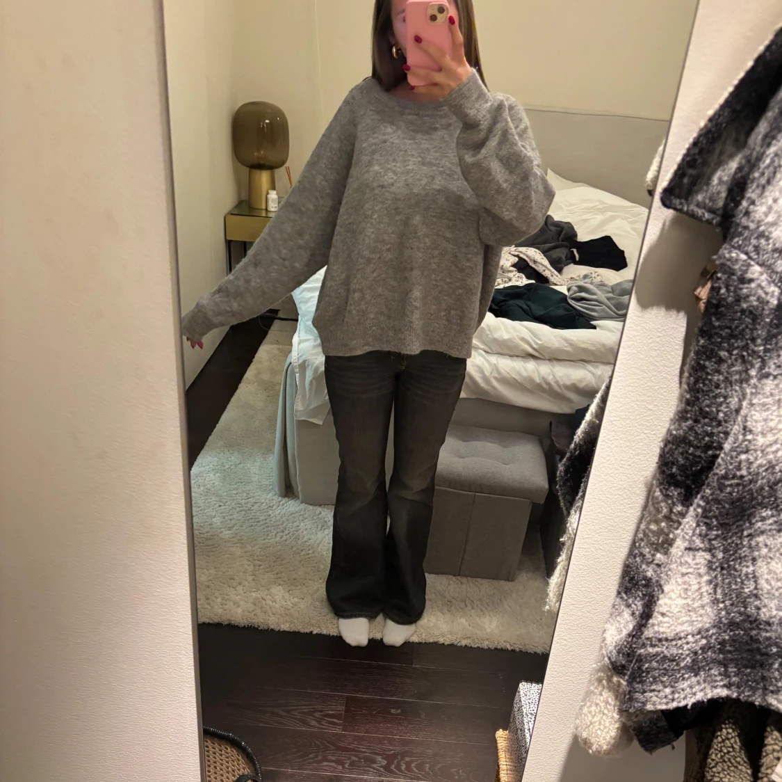 Grå stickad tröja  - 1