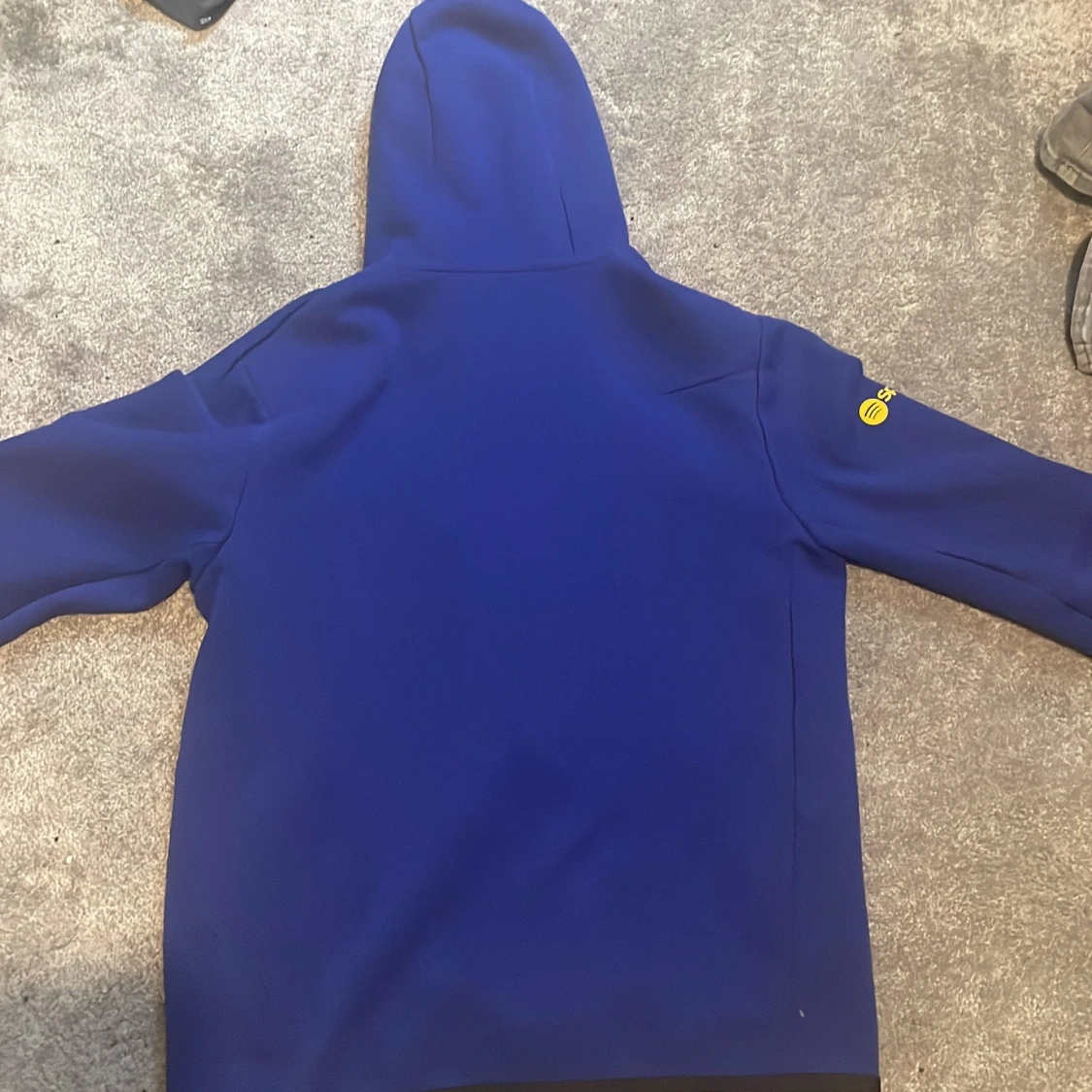 Blå Nike techfleece med Barcelona logga. - 1