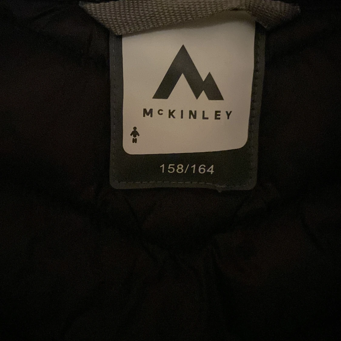 Svart dunjacka från McKinley - 2