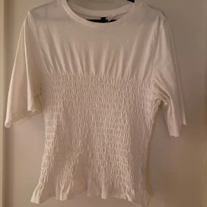 H&M ribbad tshirt - Ribbad tshirt från h&m