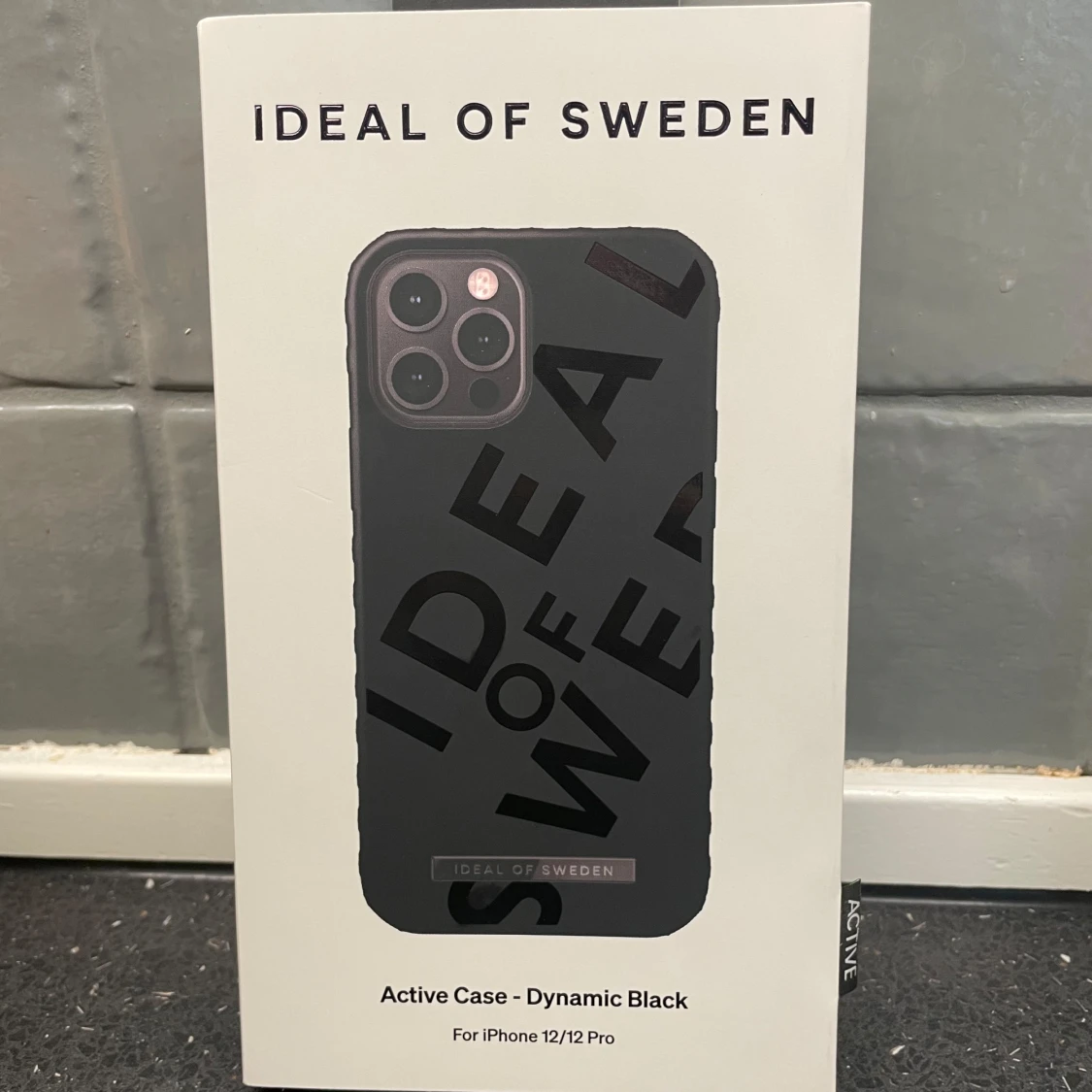 Svart mobilskal från Ideal of Sweden
