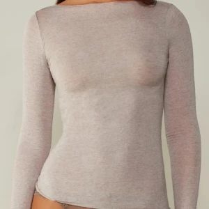 Beige intimissimi tröja - Säljer min superfina intimissimi tröja då den inte kommer till använding, storlek s och inga defekter, pris kan diskuteras❤️❤️