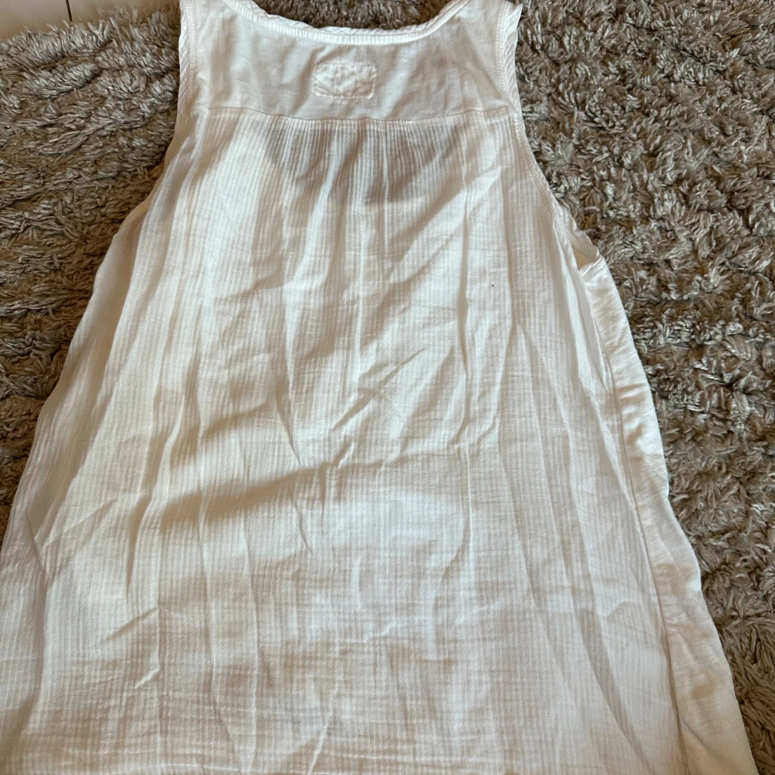 Vit ärmlös linnetopp - 1