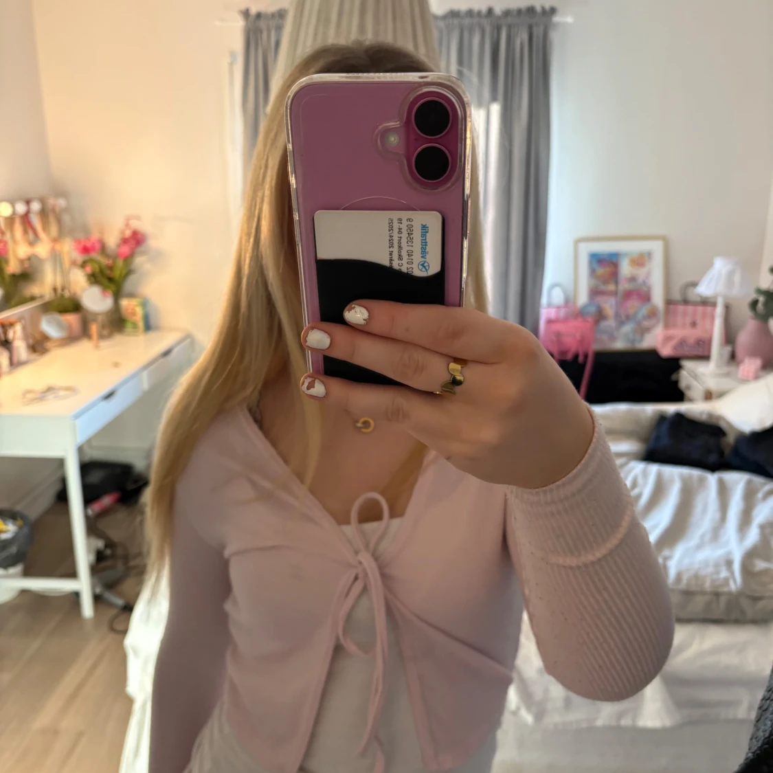 Rosa ribbad kofta från PrettyLittleThing