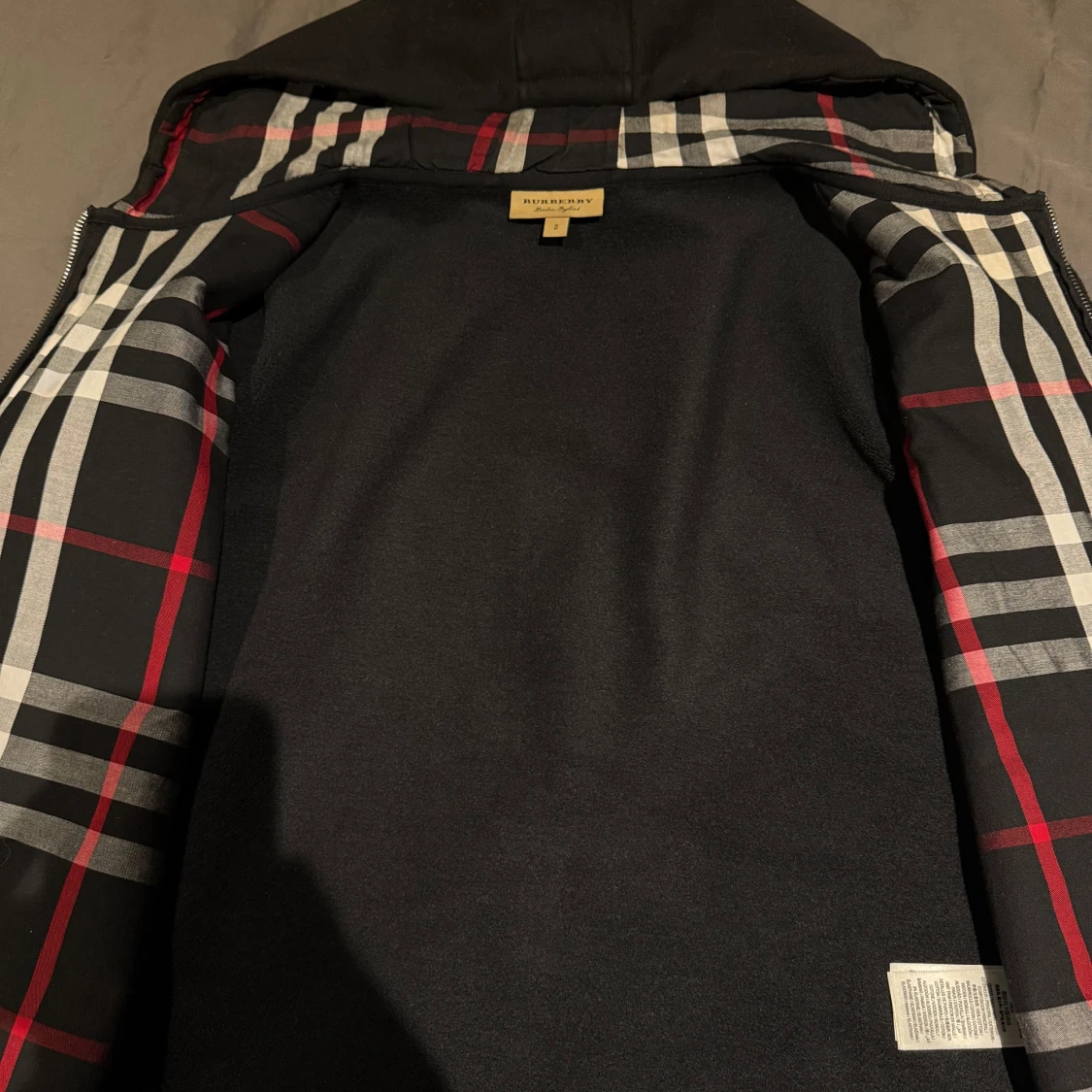 Svart huvtröja från Burberry - 2