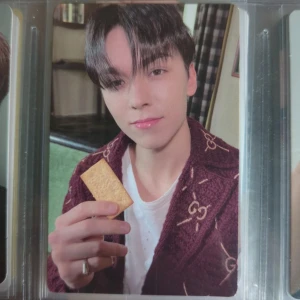 Vernon pc - Photocard på Vernon från Seventeen FML album kpop