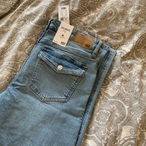 Jeans 90’s boot - Trendiga 90’s jeans från lager 157, aldrig använda, endast testade, lappar kvar. Storlek M, köpt för 400kr, säljer för 299kr🤍