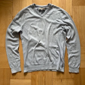 Ljusblå Kashmir Tröja - Ljusblå tröja från Esprit. Kashmir/ull-blend. Storlek S. Hör av er ifall ni har några frågor!