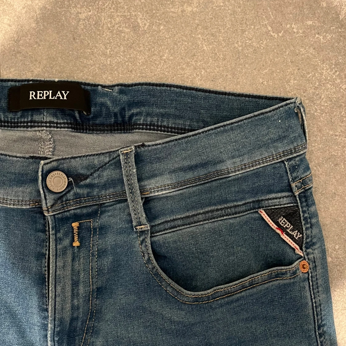 Replay Anbass blåa jeans 