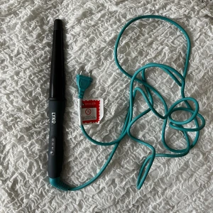 Locktång  - Säljer denna locktång, 13-25mm. Den funkar perfekt utan problem och blir varm snabbt. Sladden är 3 meter lång och locktången är använd 1 gång. Köpt för 399kr. Priset kan diskuteras 