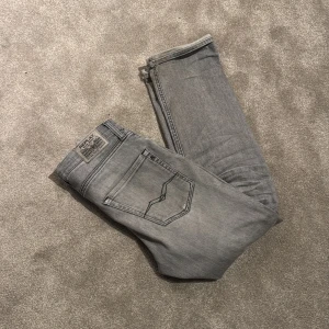 Replay - Jeans - Replay | jeans | grå | stl W26 L28 | bra skick | snabb frakt | besvarar eventuella frågor!