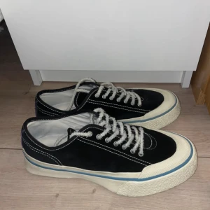 Eytys Laguna - Väldigt lite använda, märket p baksidan trillat av (andra gången ja använde dom inte ens mitt fel), kan skickas med om man vill limma 🙌