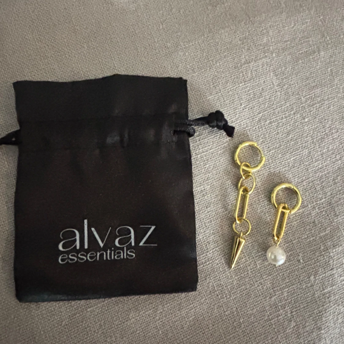 Alvaz Essentials örhängen