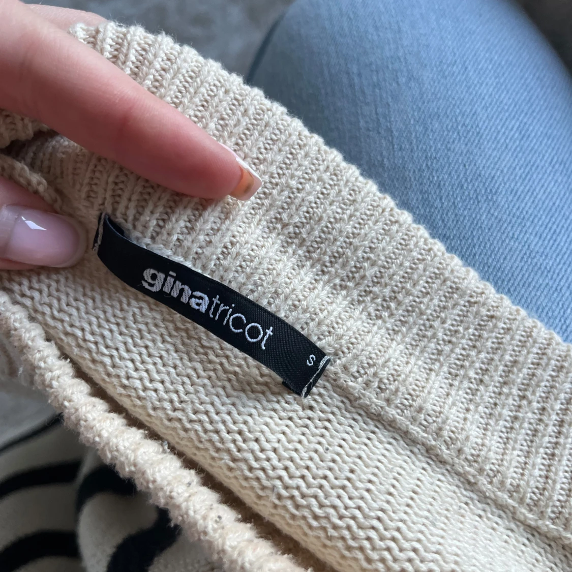 Randig stickad tröja - 1