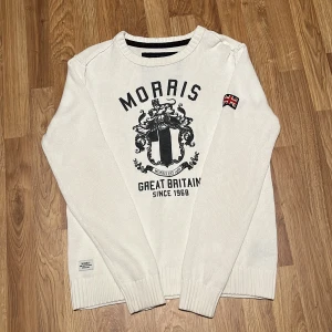 Morris tröja - Tvärfet Morris sweatshirt i mycket bra skick. Storleken är bra. Ge gärna prisförslag😁😁 ställ frågor!😁