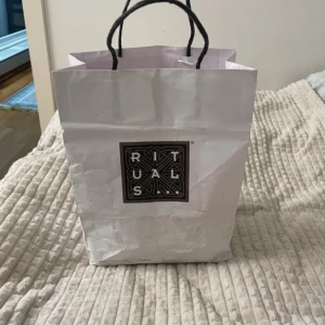 Mysteribag - hårvård  - Runt 10-20 saker från hår & kropps vård