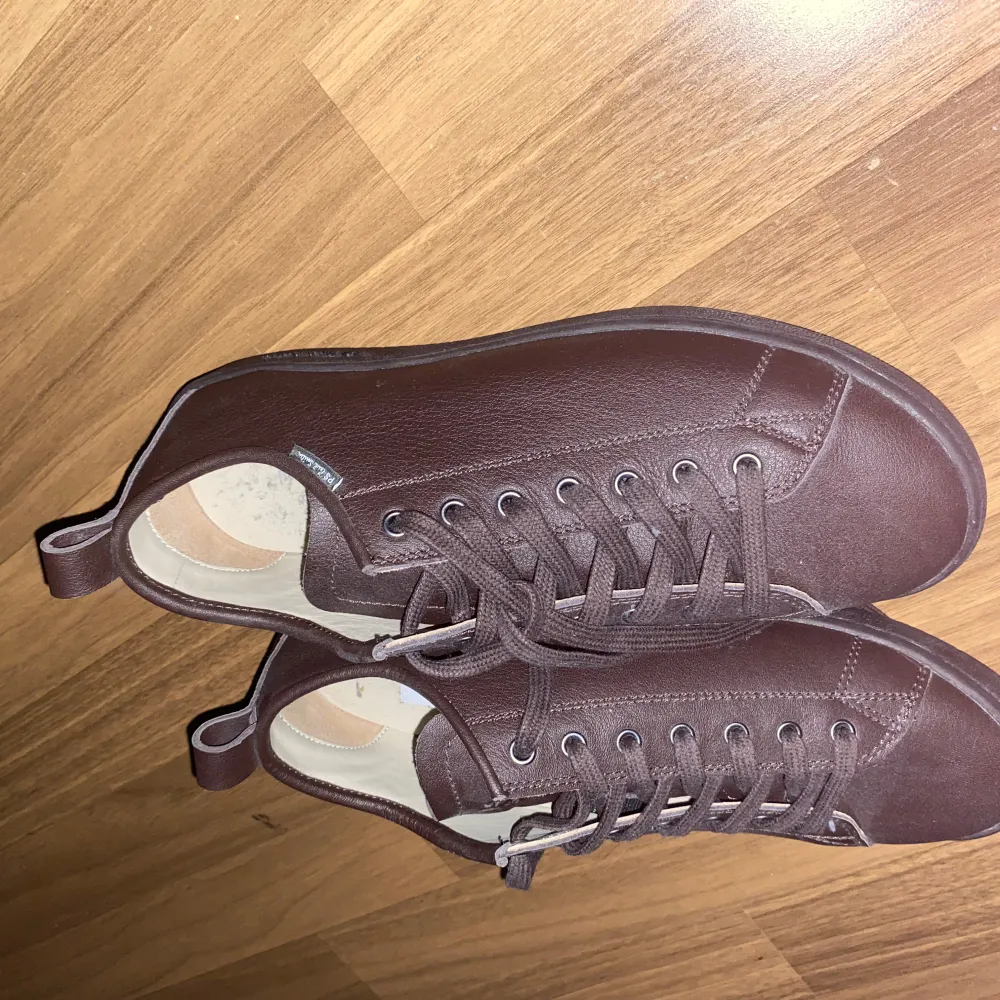 Säljer ett par Lädersneakers från PS Paul Smith. Nypris 2500 kr. Kengät.