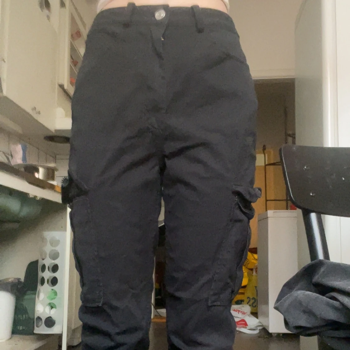 Svarta cargopants från BikBok