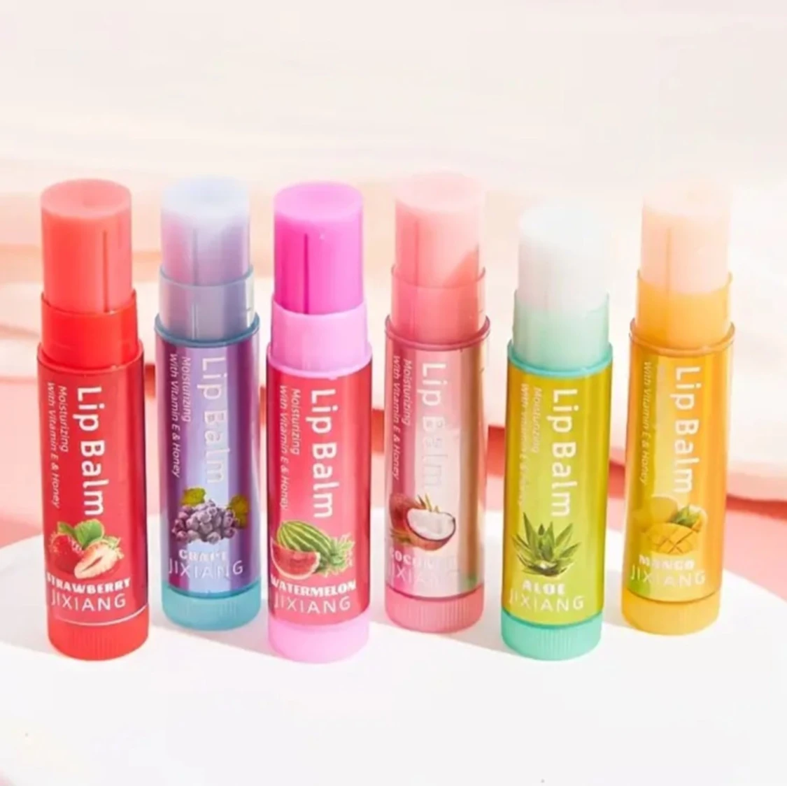 Färgglada läppbalsam med fruktsmaker från Jixiang