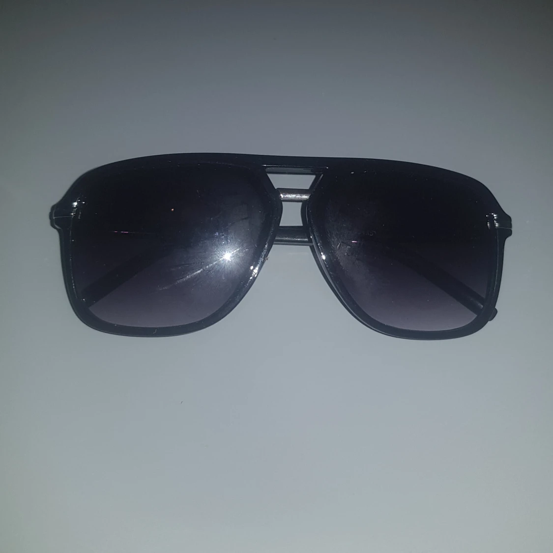 Svarta pilotbågar solglasögon