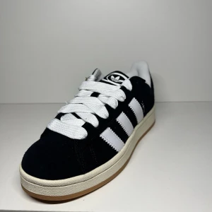 Adidas Campus 00 - Säljer nu mina helt nya adidas campus 00 inköpta för 1300kr.        