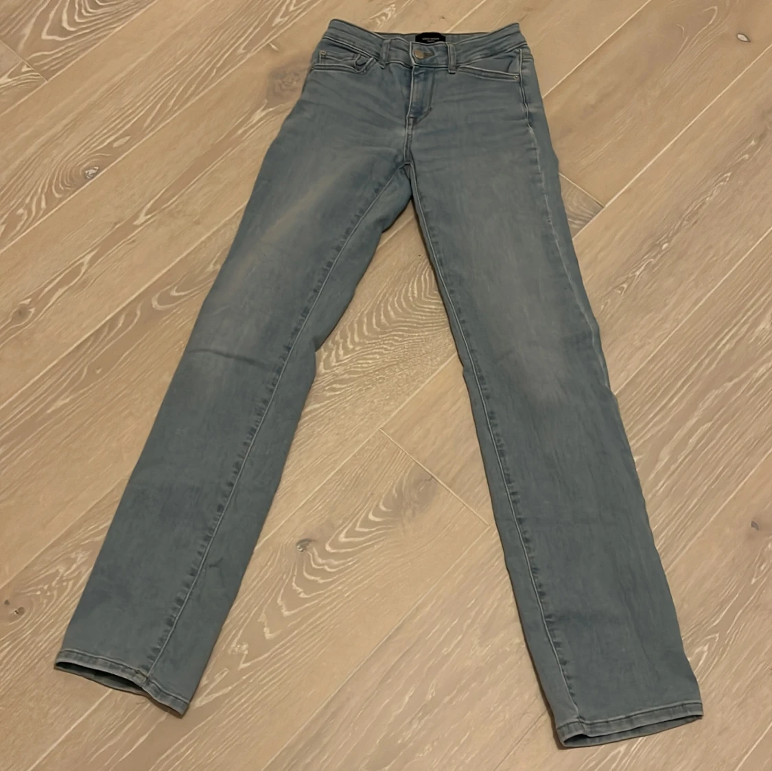 Ljusblå raka jeans - 2