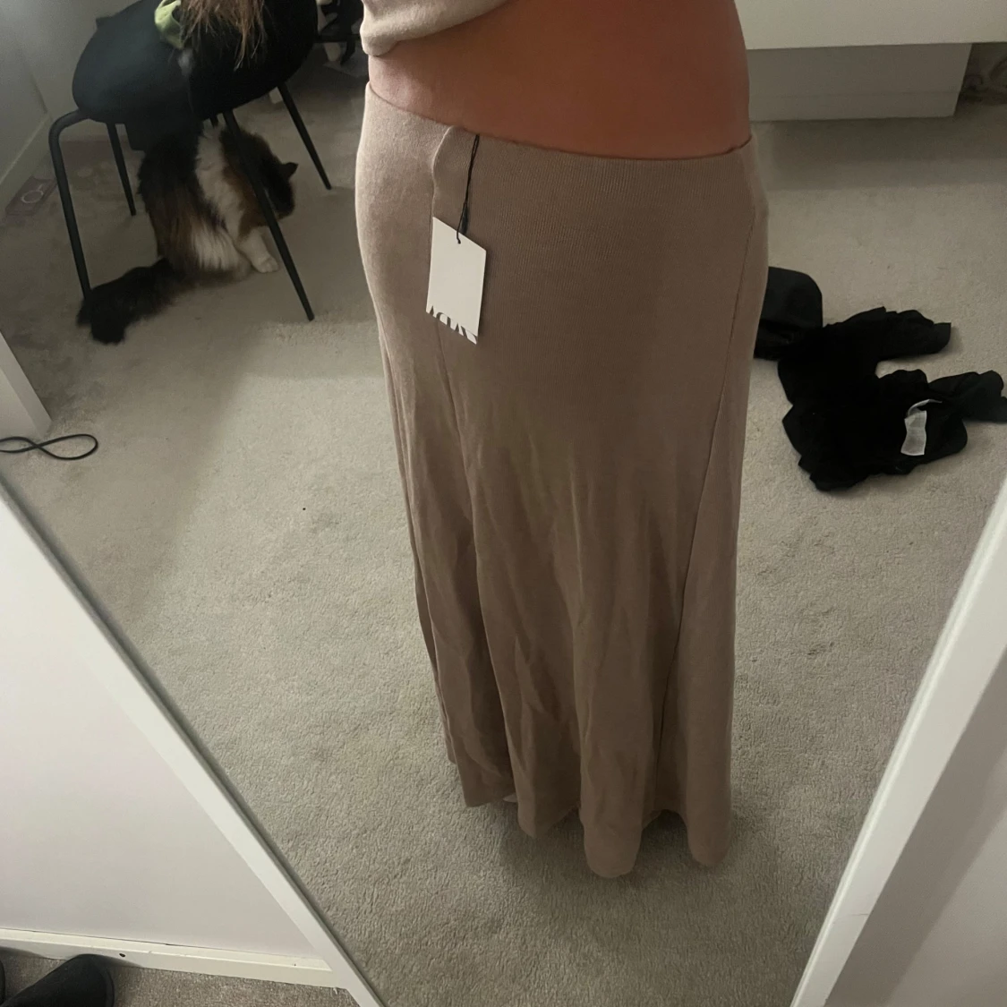 Beige långkjol i stickat material - 1