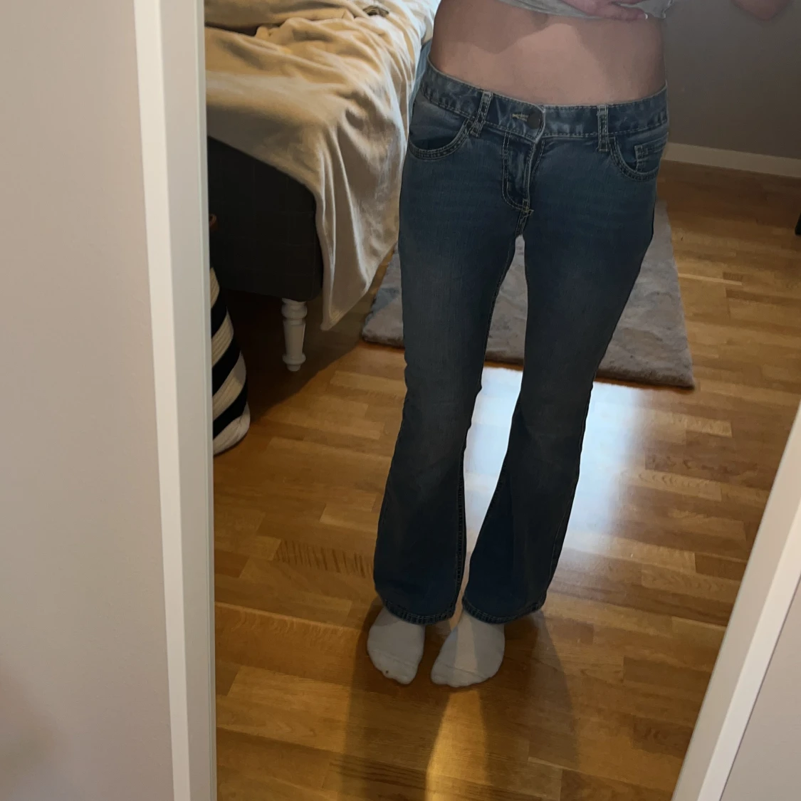 Blå bootcut jeans från Lindex - 3