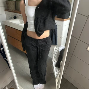 Svarta lågmidjade linnebyxor  - Svarta linnebyxor från Zara