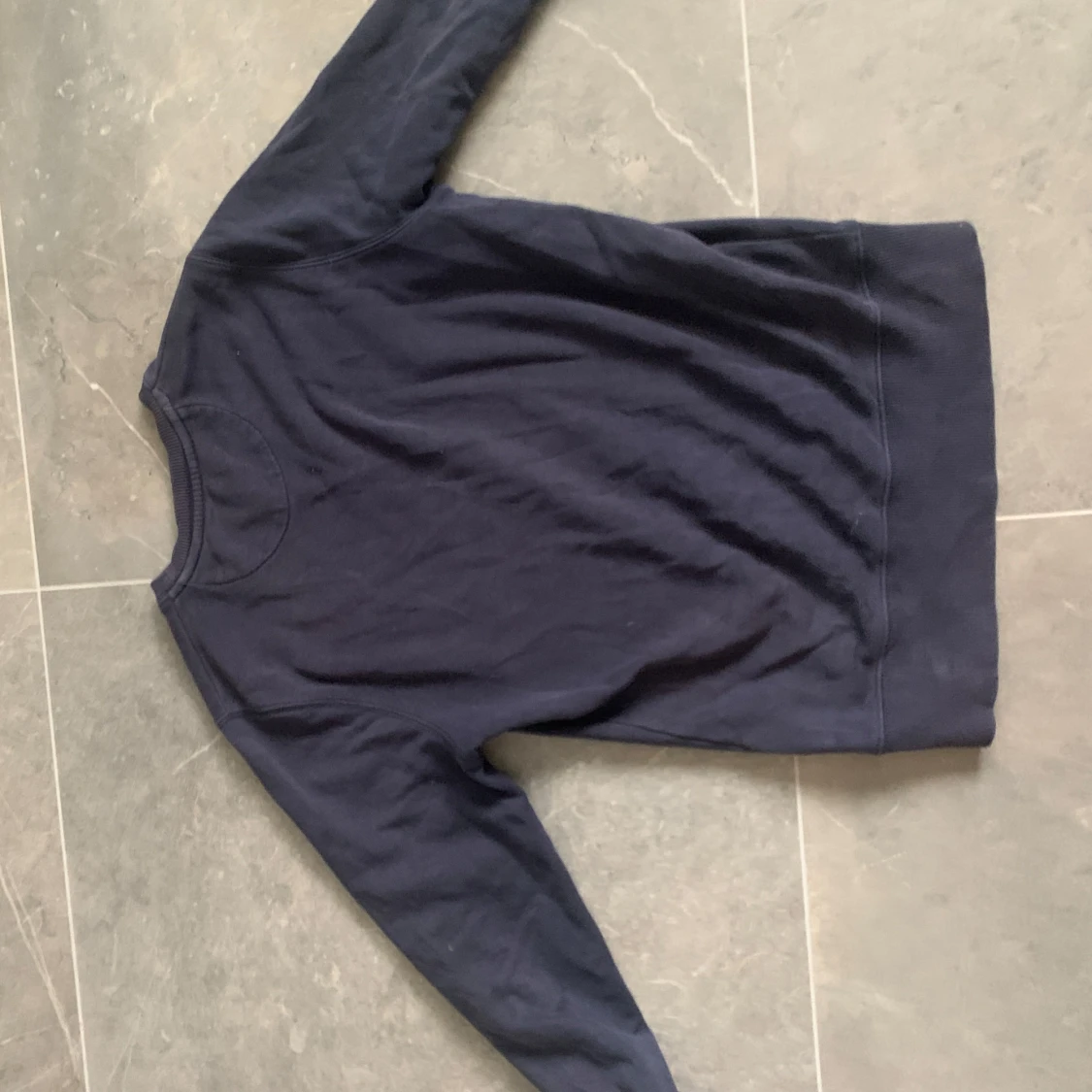 Mörkblå sweatshirt från GANT - 4