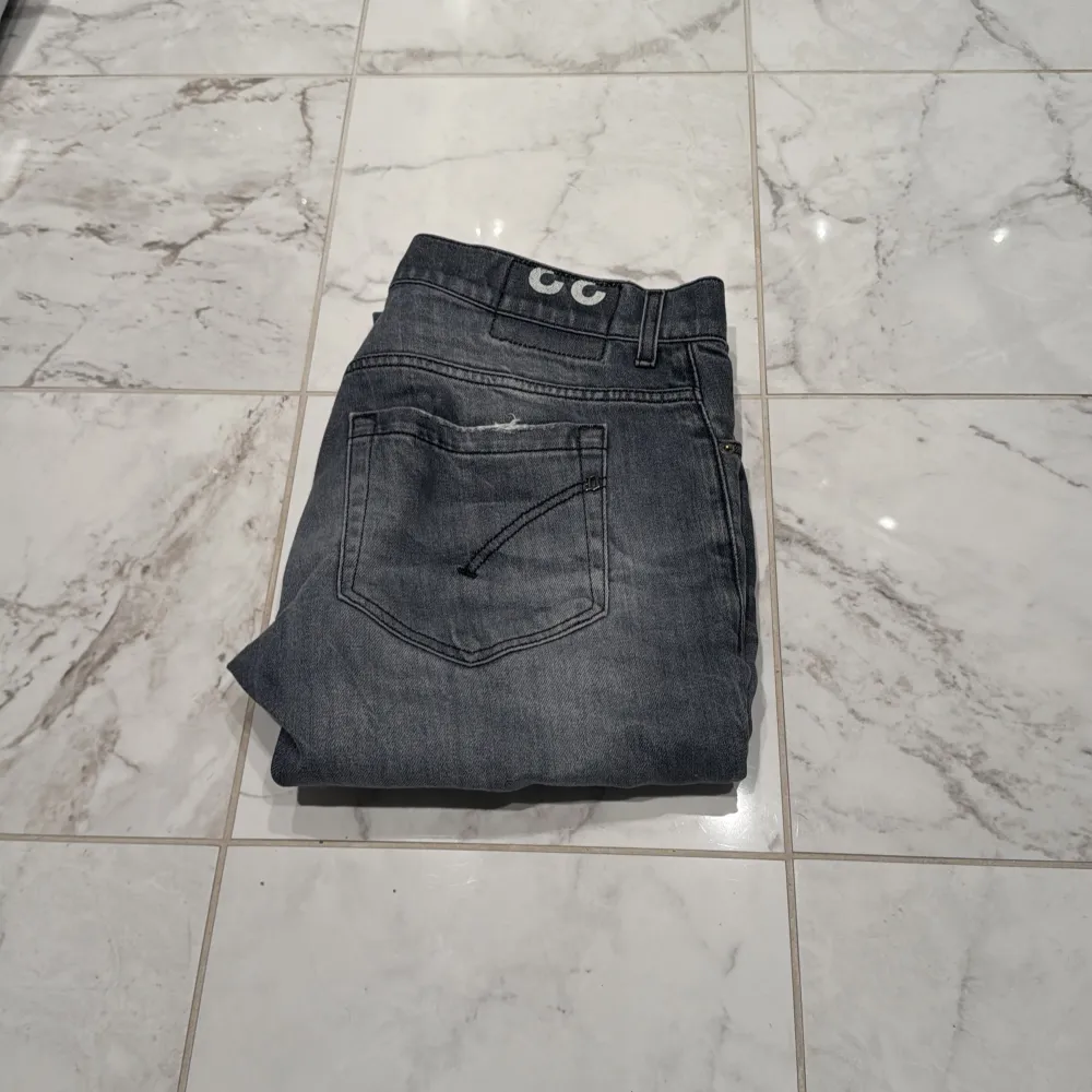 Dondup jeans George. Trendigaste jeansen på marknaden skick 9/10 nypris=4000kr. Farkut & Housut.