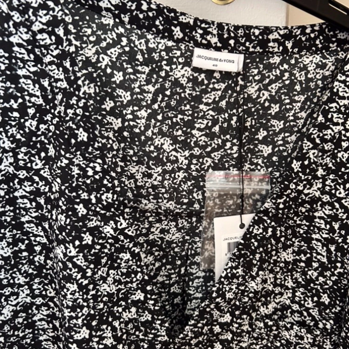 Svartvit blommig klänning JDY - 2