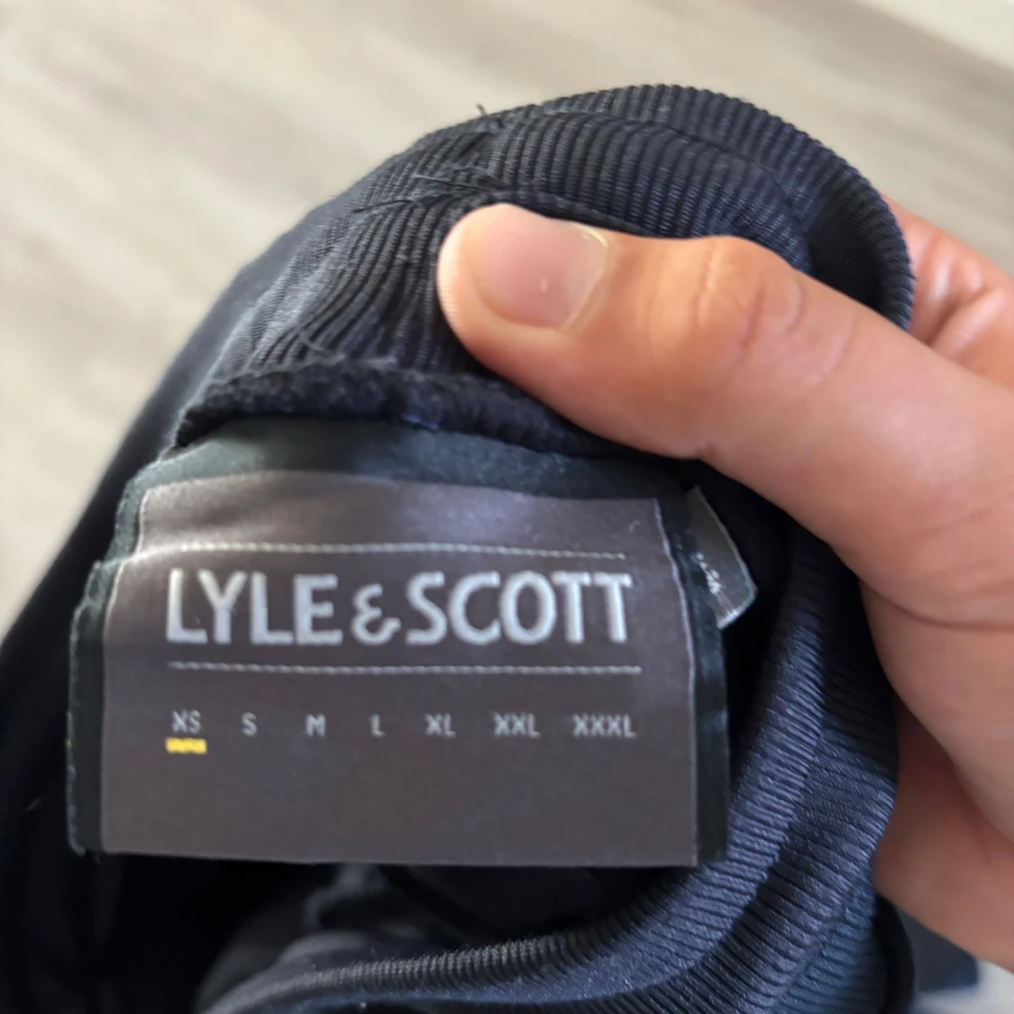 Svarta mjukisbyxor från Lyle & Scott - 2