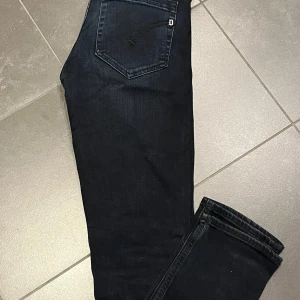 Dondup jeans  - Dondup jeans i storlek 32! Modellen är George! Skriv vid frågor & funderingar!