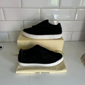Arigato Sneakers - Arigato Sneakers | Storlek 45 | Nypris 3000kr