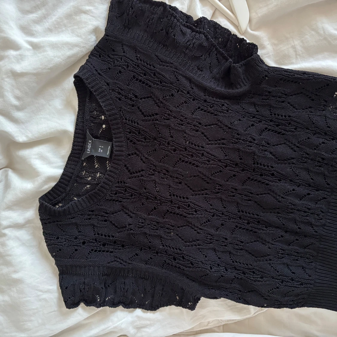 Svart stickad topp från Lindex - 4