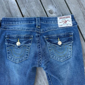 True religion jeans - Använda en gång inga defekter nypris 1399kr på carlings. Stl 25 och stretchiga