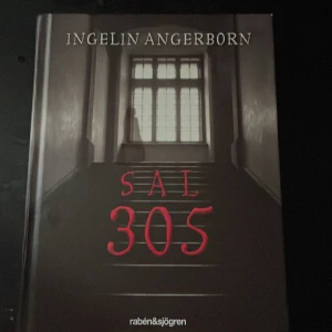 Sal 305 (bok) - Läste boken flera gånger men den är fortfarande i mycket bra skick. Inga synliga defekter. 