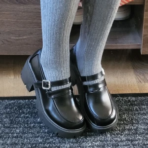 Svarta Mary Jane skor  - Helt nya Mary Jane skor som jag köpt och alldrig använt, från lewkin🩷🩷 suuper bekväma och lätta att gå i! 💕 skulle säga att de funkar för strlk. 36-38(bandet är justerbart) 