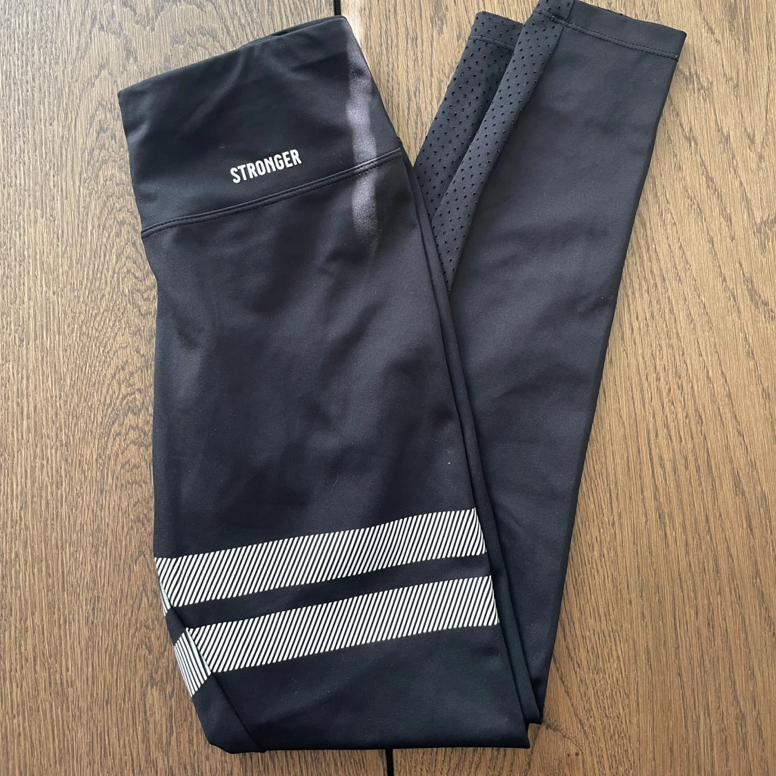 Svarta träningstights från Stronger