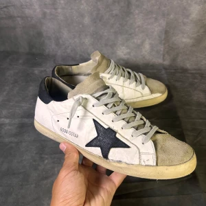 Golden goose skor - Mycket fint skick | Size  44 | fraktar spårbart inom 24 timmar |  för att köpa klicka ” köp nu” | vid frågor skriv ett meddelande |