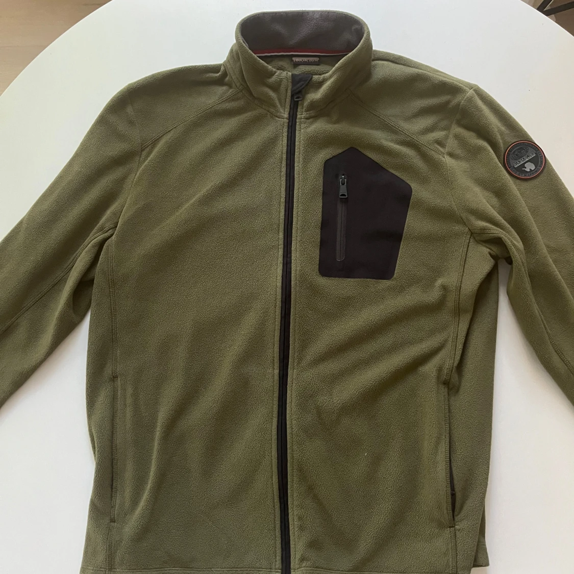 Olivgrön fleecejacka från Napapijri storlek XL/L