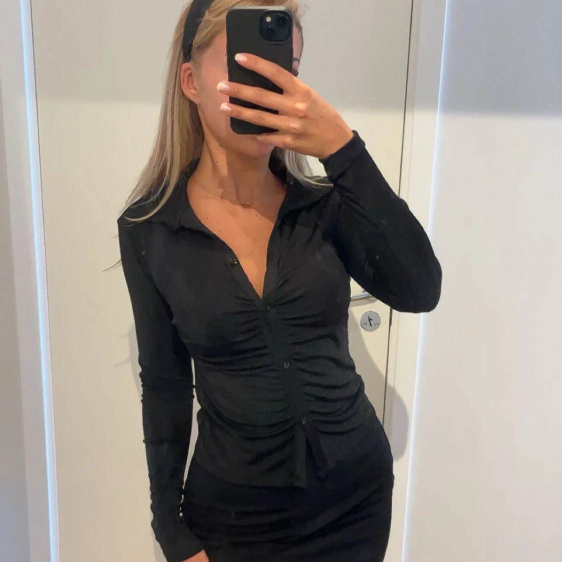 Svart långärmad skjorta