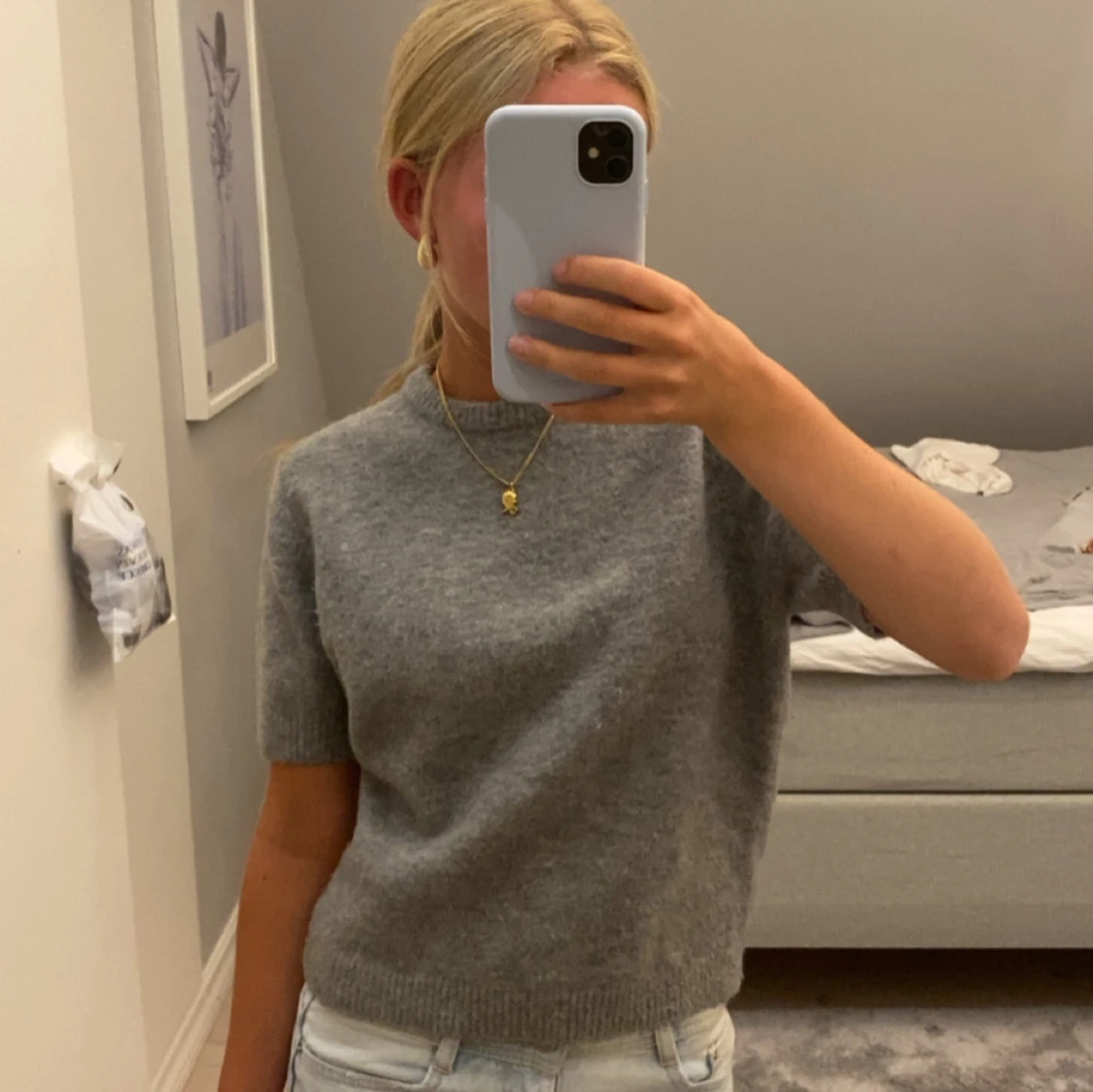 Grå stickad kortärmad tröja