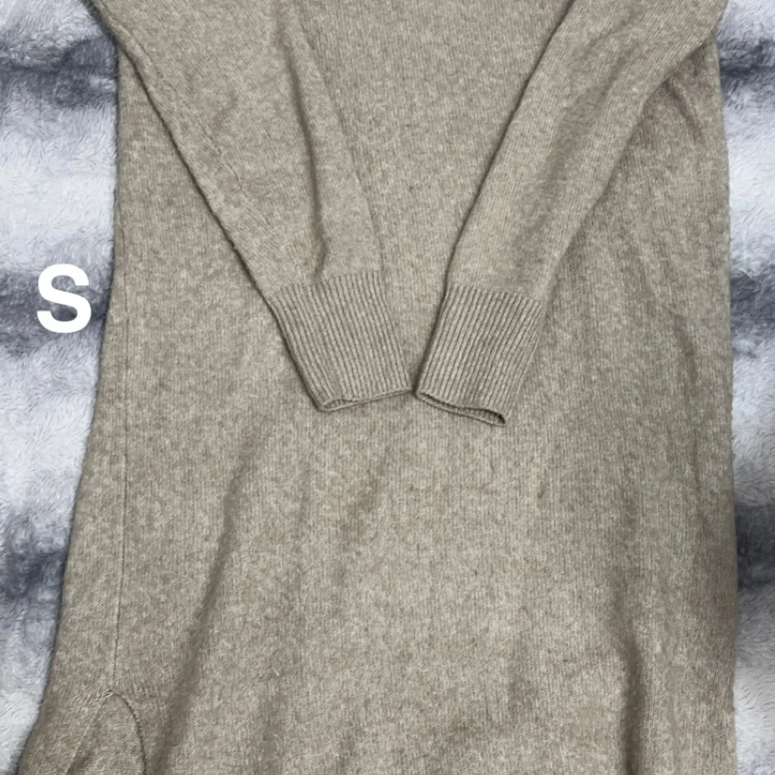 Beige stickad långärmad klänning S